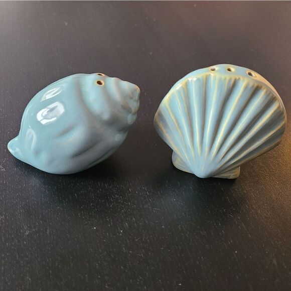 Vintage Shells Salt and Pepper Shakers - Picture 6 of 9